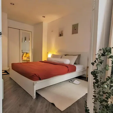 Grand Diamond Suite Condominium Floor11